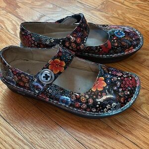 Patent leather Mary Jane’s midnight garden design Paloma by Alegria Size euro 39